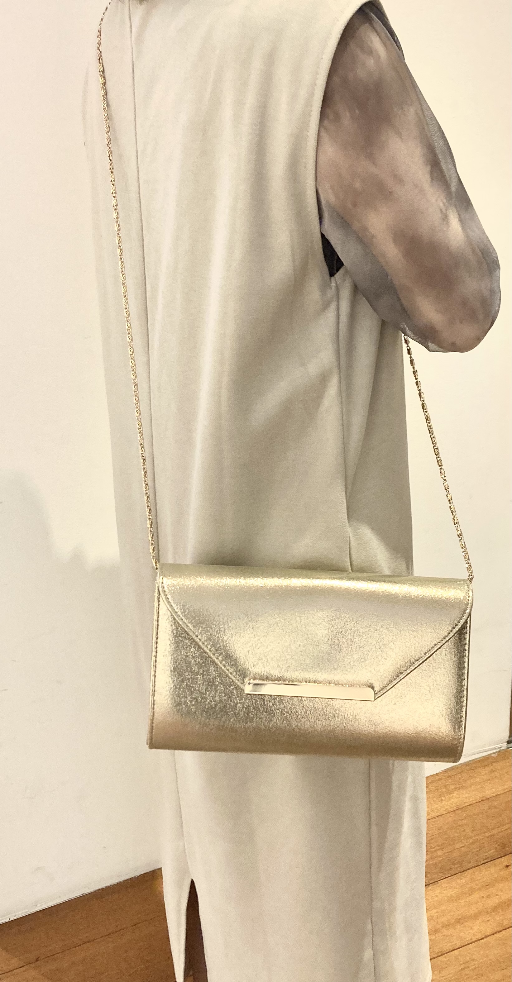 チェーンショルダー付スクエアクラッチバッグ　2WAY